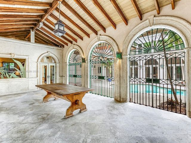 3504 Banyan Cir, Miami, FL 33133