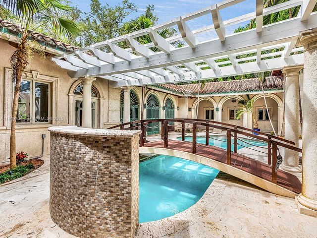 3504 Banyan Cir, Miami, FL 33133