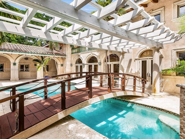 3504 Banyan Cir, Miami, FL 33133