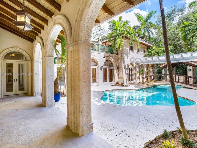 3504 Banyan Cir, Miami, FL 33133