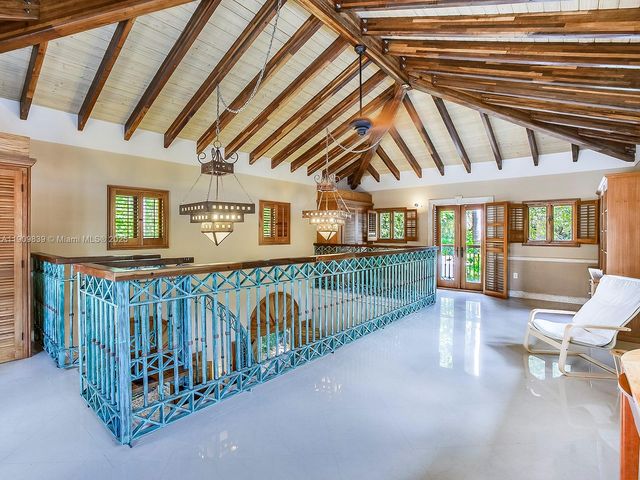 3504 Banyan Cir, Miami, FL 33133