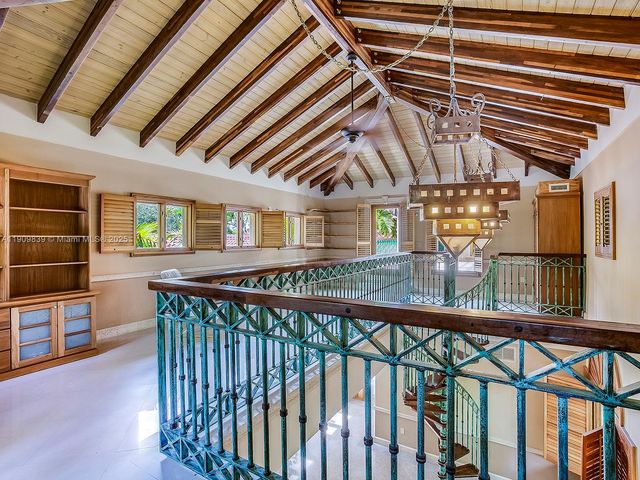 3504 Banyan Cir, Miami, FL 33133