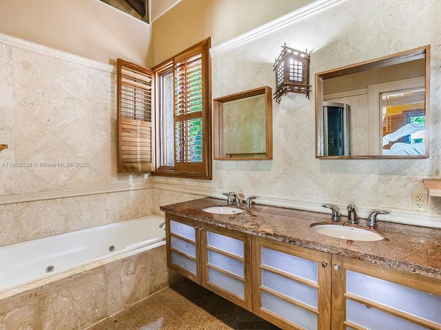 3504 Banyan Cir, Miami, FL 33133