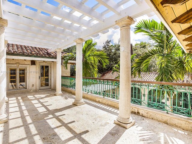 3504 Banyan Cir, Miami, FL 33133