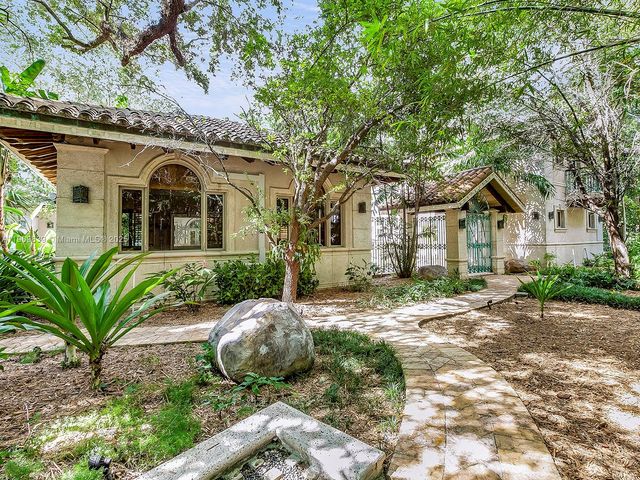 3504 Banyan Cir, Miami, FL 33133