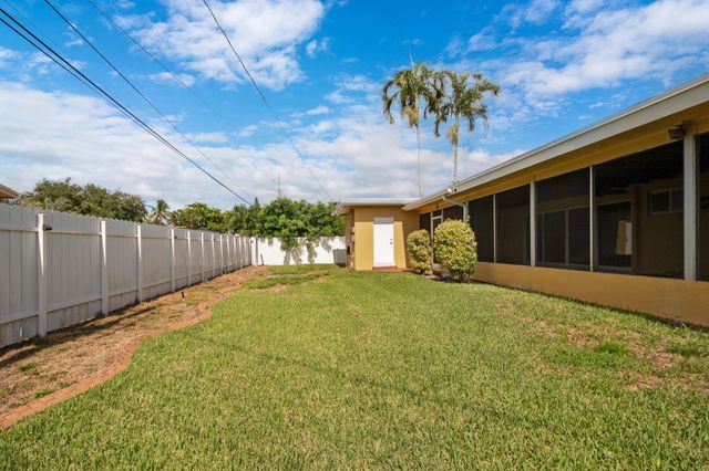 6760 SW 11TH Street, Pembroke Pines, FL 33023