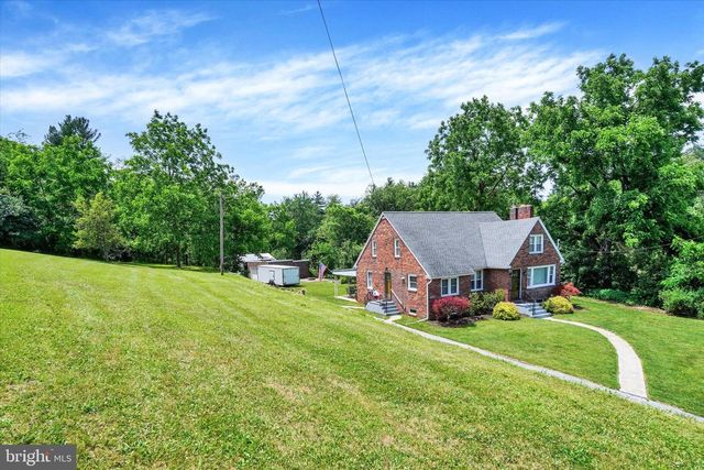 1805 CRALEY RD, Windsor, PA 17366