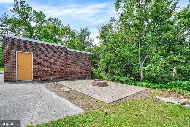 1805 CRALEY RD, Windsor, PA 17366