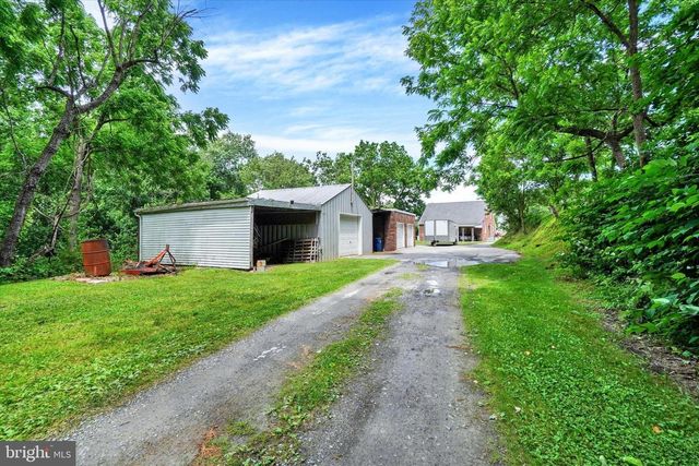 1805 CRALEY RD, Windsor, PA 17366