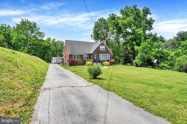 1805 CRALEY RD, Windsor, PA 17366