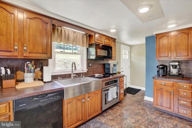1805 CRALEY RD, Windsor, PA 17366