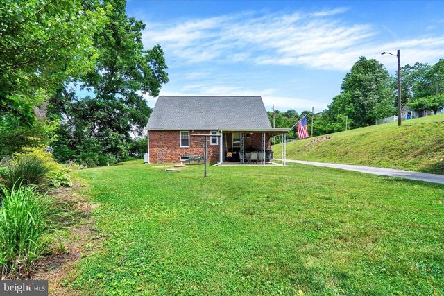 1805 CRALEY RD, Windsor, PA 17366