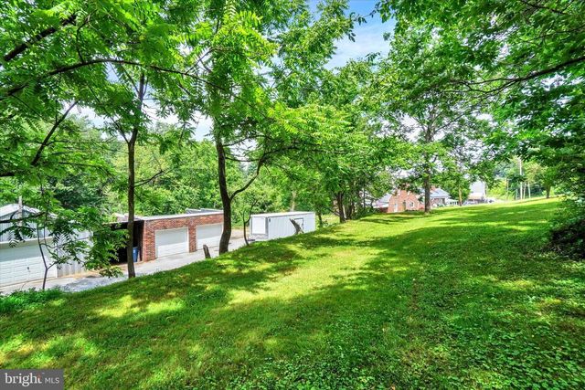 1805 CRALEY RD, Windsor, PA 17366
