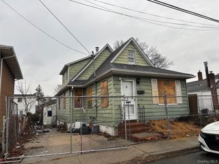 1366 E Street, Elmont, NY 11003