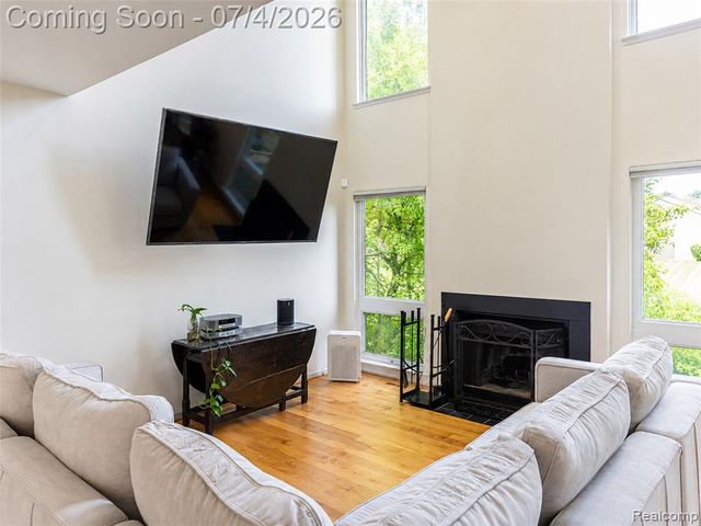 754 Ashley Circle, Rochester Hills, MI 48307
