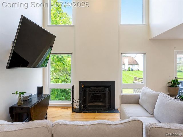 754 Ashley Circle, Rochester Hills, MI 48307