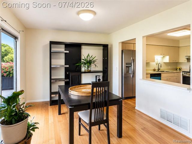 754 Ashley Circle, Rochester Hills, MI 48307