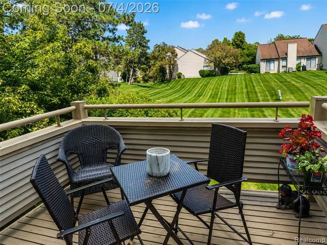 754 Ashley Circle, Rochester Hills, MI 48307
