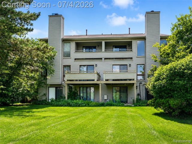 754 Ashley Circle, Rochester Hills, MI 48307