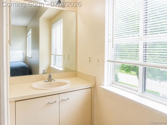 754 Ashley Circle, Rochester Hills, MI 48307