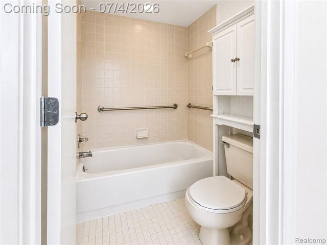 754 Ashley Circle, Rochester Hills, MI 48307
