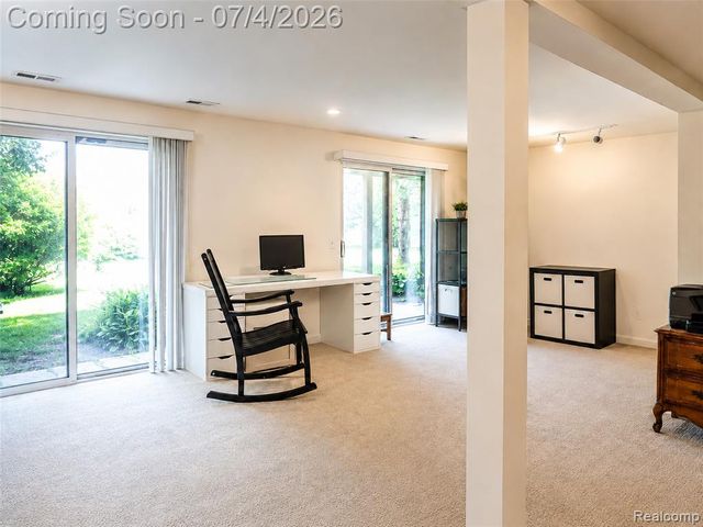 754 Ashley Circle, Rochester Hills, MI 48307