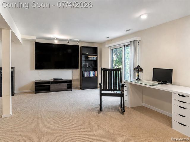754 Ashley Circle, Rochester Hills, MI 48307