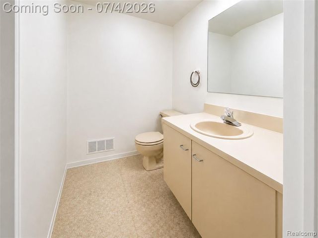 754 Ashley Circle, Rochester Hills, MI 48307