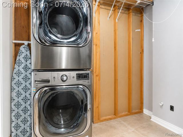 754 Ashley Circle, Rochester Hills, MI 48307