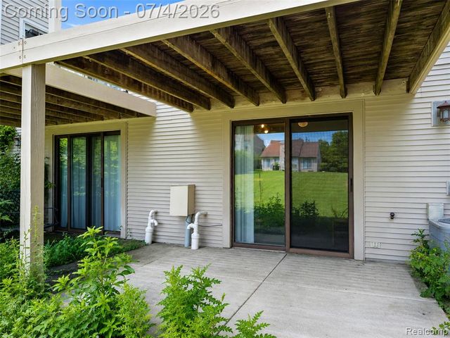 754 Ashley Circle, Rochester Hills, MI 48307