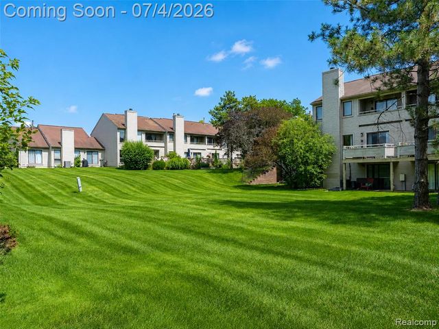 754 Ashley Circle, Rochester Hills, MI 48307