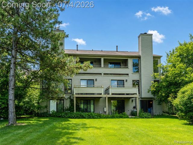 754 Ashley Circle, Rochester Hills, MI 48307