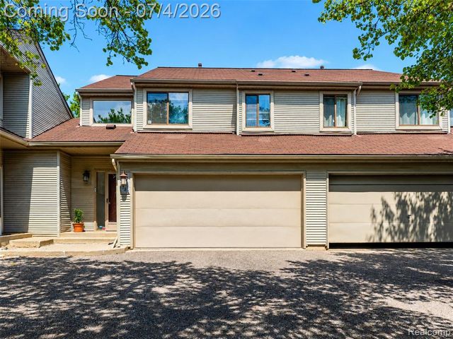 754 Ashley Circle, Rochester Hills, MI 48307