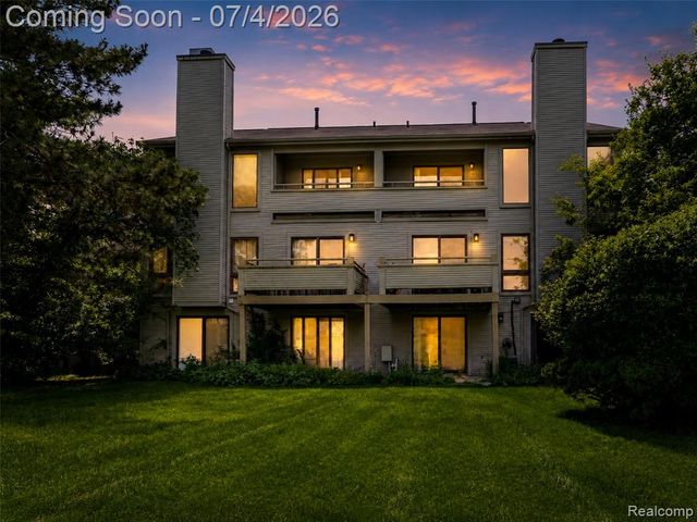 754 Ashley Circle, Rochester Hills, MI 48307