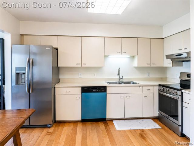 754 Ashley Circle, Rochester Hills, MI 48307