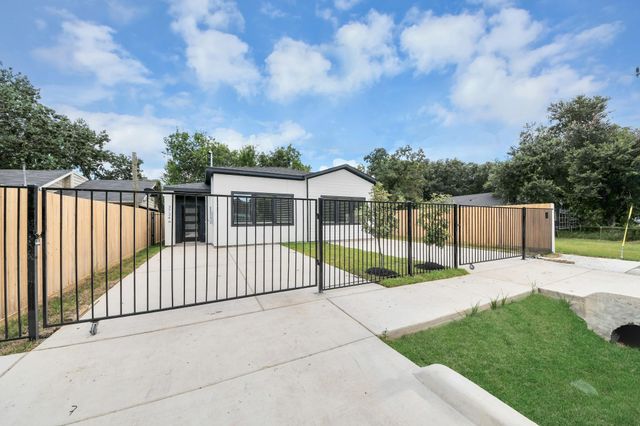 3724 Rebecca Street, Houston, TX 77021