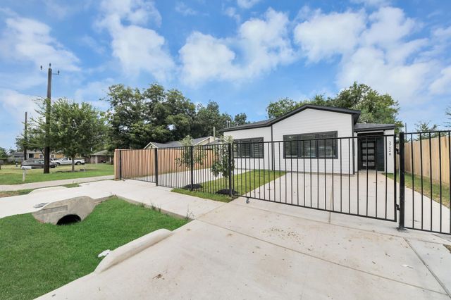 3724 Rebecca Street, Houston, TX 77021