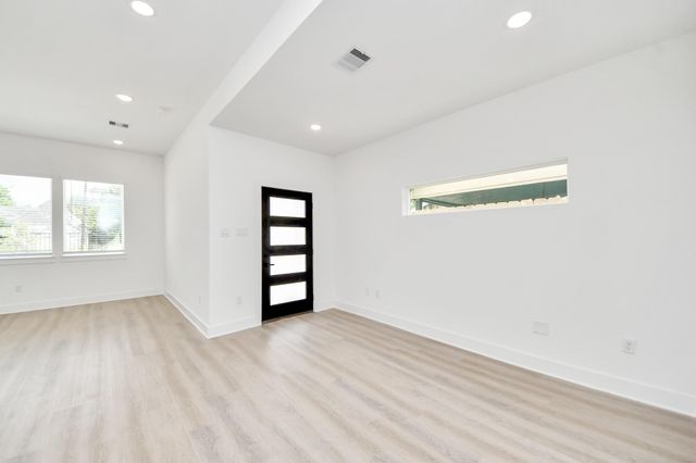 3724 Rebecca Street, Houston, TX 77021