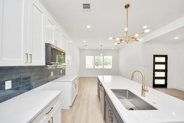 3724 Rebecca Street, Houston, TX 77021