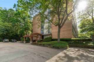 5810 Oakwood Drive 3F, Lisle, IL 60532