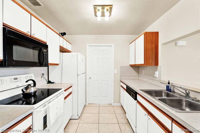 16832 Glenmoor Boulevard, Macomb, MI 48044