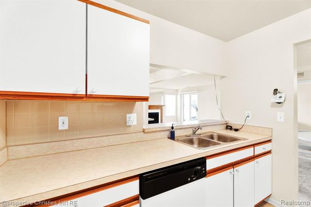 16832 Glenmoor Boulevard, Macomb, MI 48044