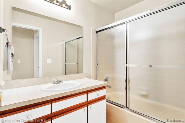 16832 Glenmoor Boulevard, Macomb, MI 48044