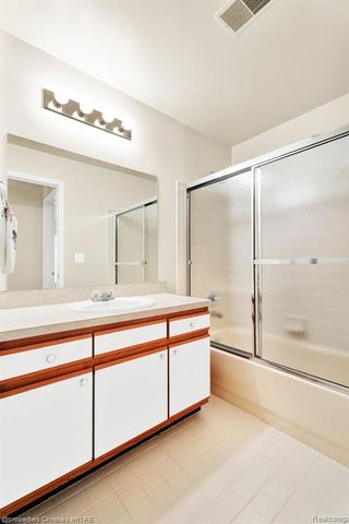 16832 Glenmoor Boulevard, Macomb, MI 48044