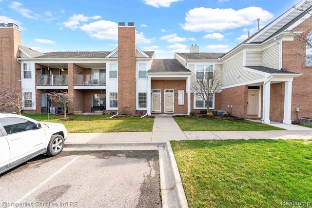 16832 Glenmoor Boulevard, Macomb, MI 48044