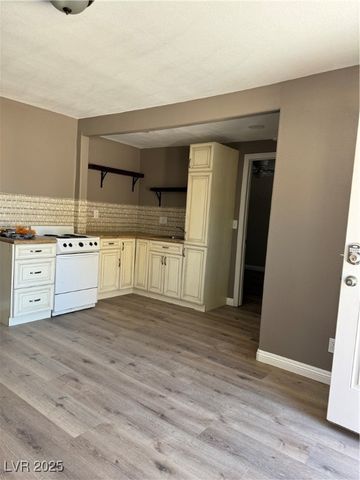 2529 Meadows Avenue, Las Vegas, NV 89101