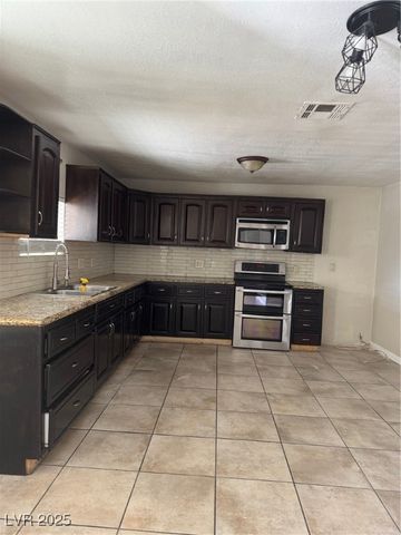 2529 Meadows Avenue, Las Vegas, NV 89101