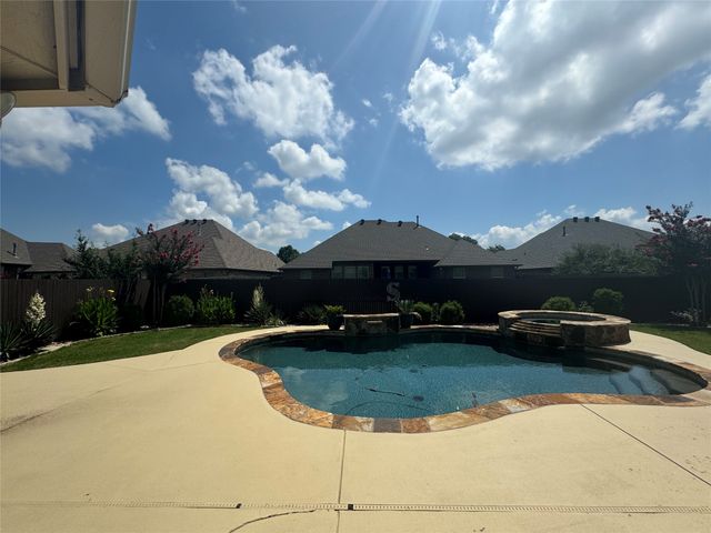 917 Joshua Court, Granbury, TX 76048