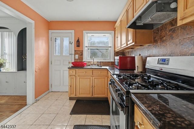 55 Stillman Ave, Bergenfield Boro, NJ 07621