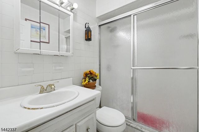 55 Stillman Ave, Bergenfield Boro, NJ 07621